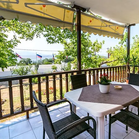 בית נופש Vrachos *