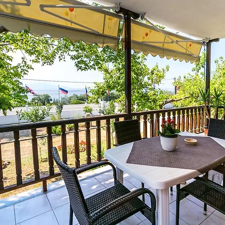 Holiday home Vrachos *